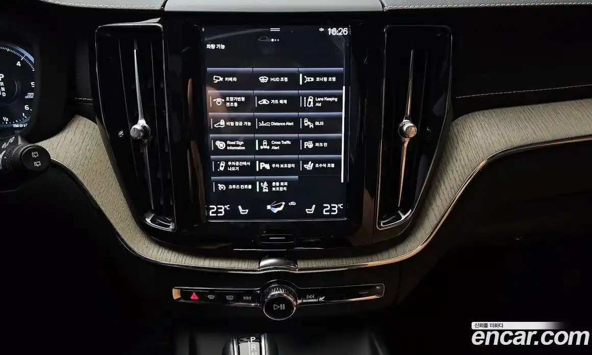 Volvo XC60 2018 2.0 гидро в Москве № 164410, фото 15