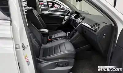 Volkswagen Tiguan 2023 2.0 гидро в Москве № 215065, миниатюра 11