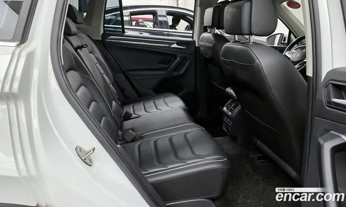 Volkswagen Tiguan 2023 2.0 гидро в Москве № 215065, фото 12