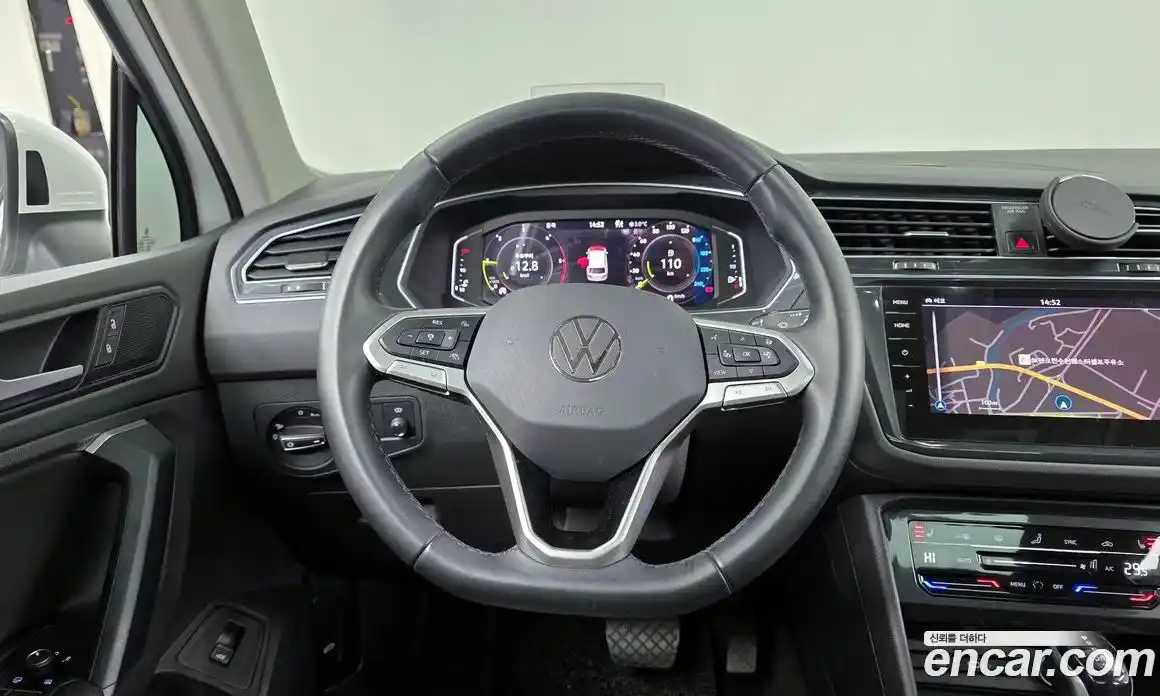 Volkswagen Tiguan 2023 2.0 гидро в Москве № 215065, фото 13