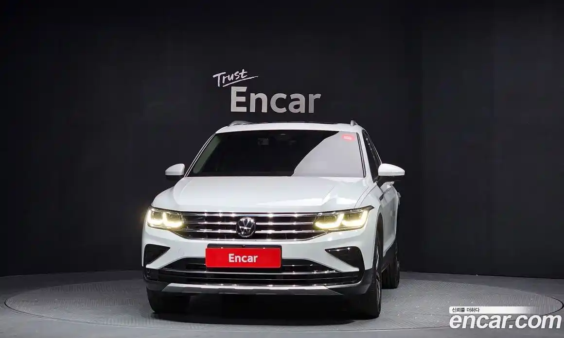 Volkswagen Tiguan 2023 2.0 гидро в Москве № 215065, фото 3