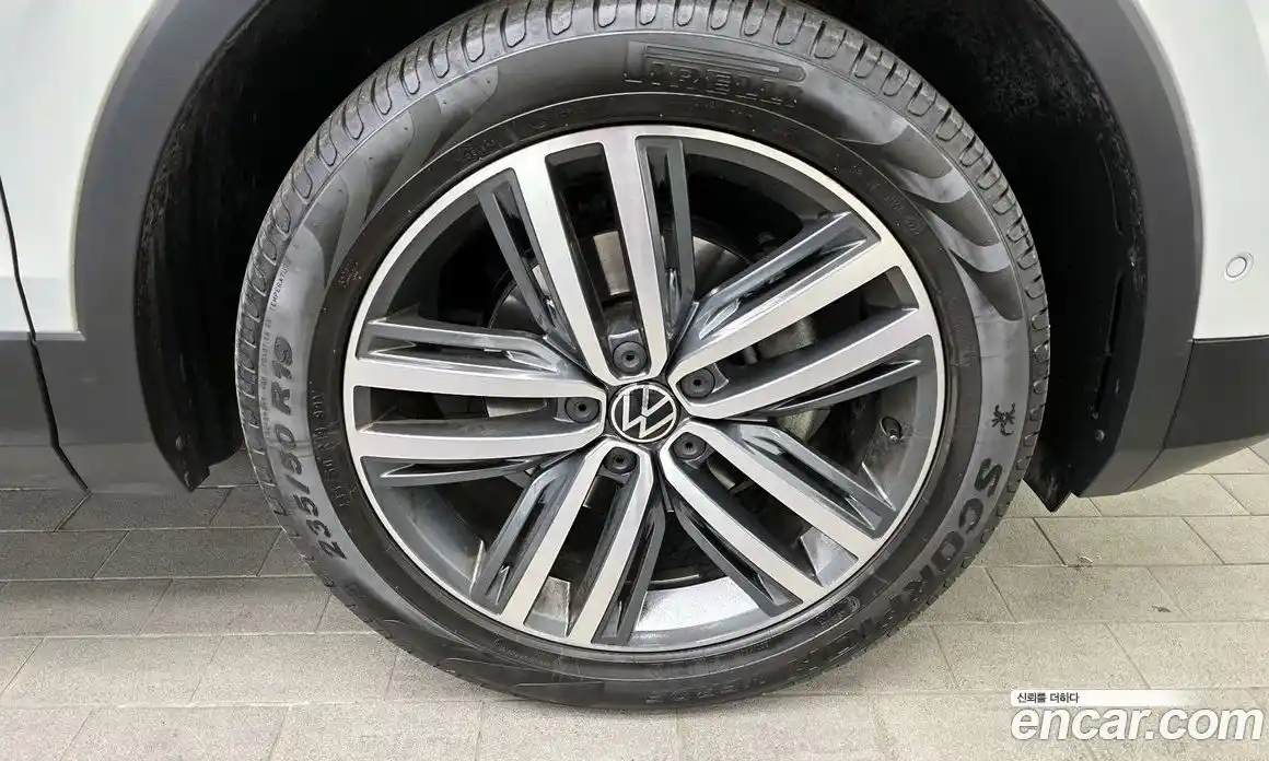 Volkswagen Tiguan 2023 2.0 гидро в Москве № 215065, фото 5
