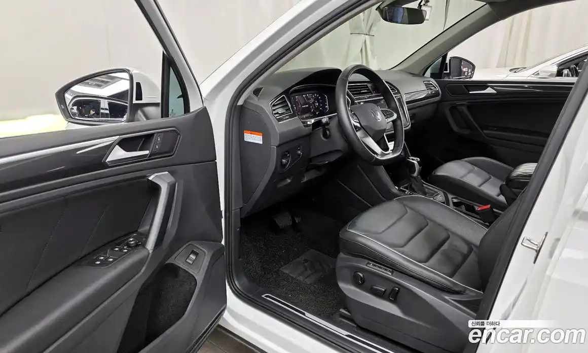 Volkswagen Tiguan 2023 2.0 гидро в Москве № 215065, фото 10
