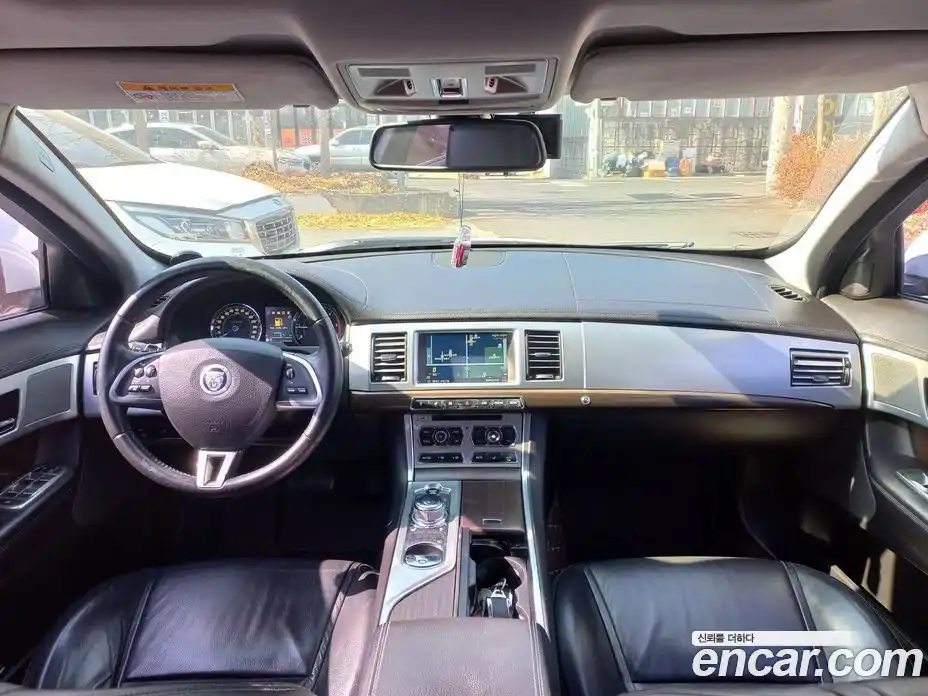 Jaguar XF 2011 2.2 гидро в Москве № 284013, фото 9