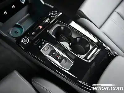 Audi Q6 e-tron 2025 1.0 гидро в Москве № 343890, миниатюра 9
