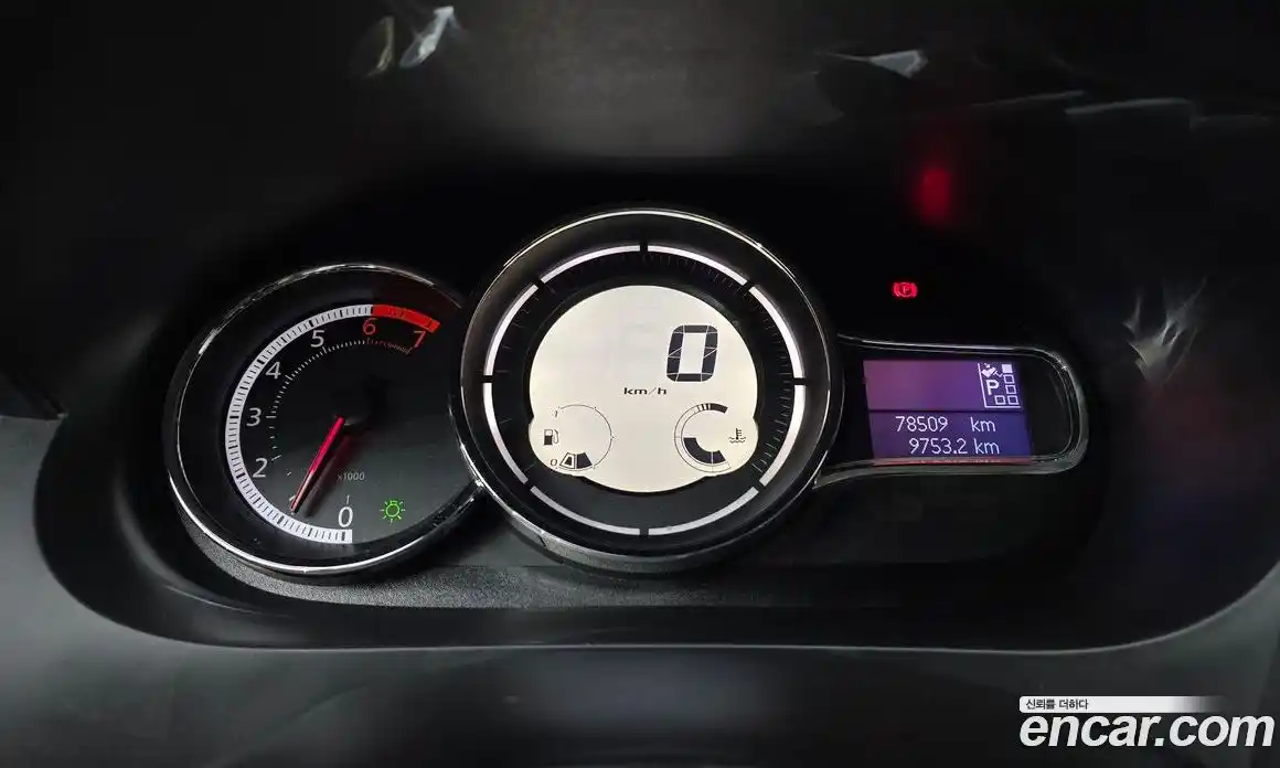 Renault SM3 2016 1.6 гидро в Москве № 1402491, фото 8