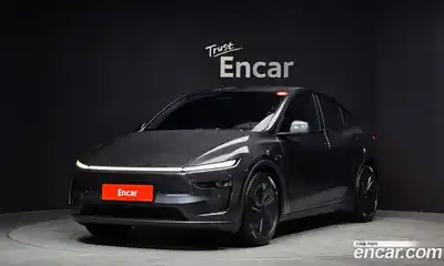 Tesla Model Y, 2025
