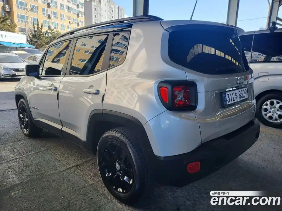 Jeep Renegade 2016 2.4 гидро в Москве № 1405934, фото 5
