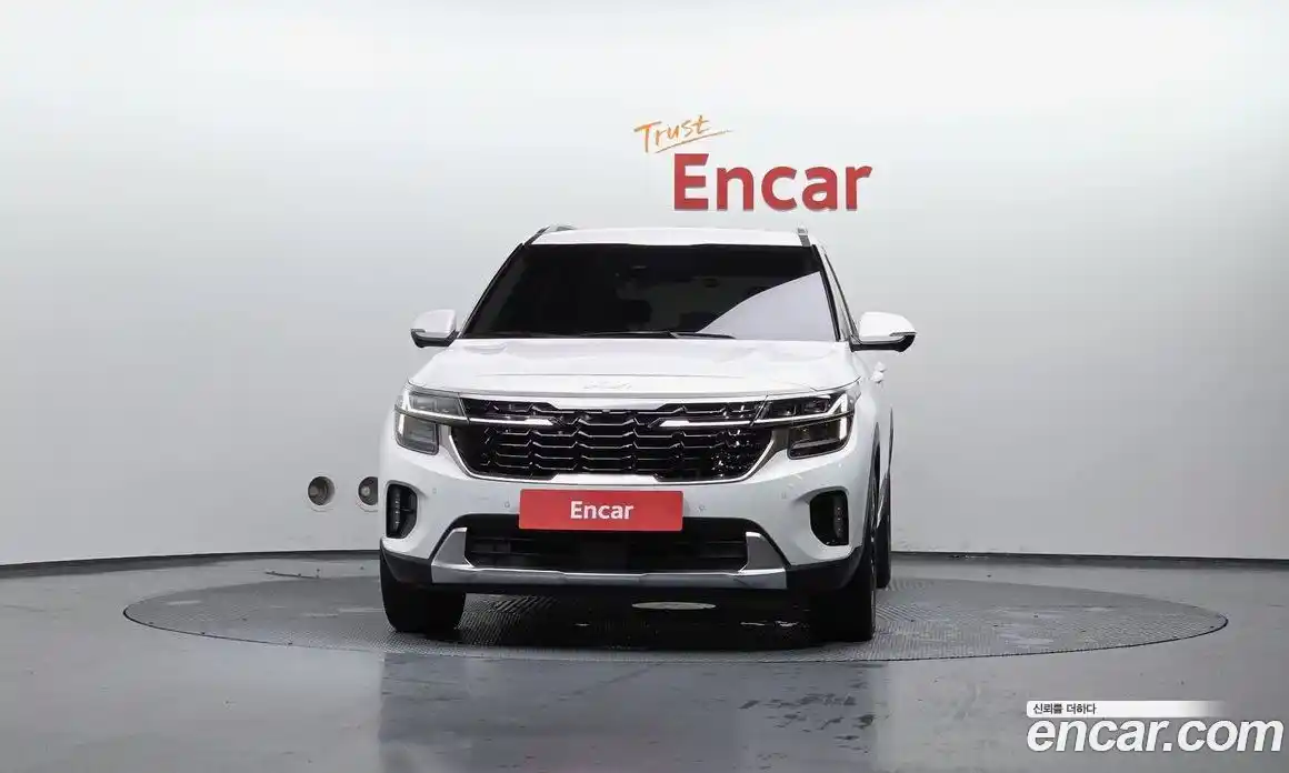Kia Seltos 2023 1.6 гидро в Москве № 1417985, фото 3