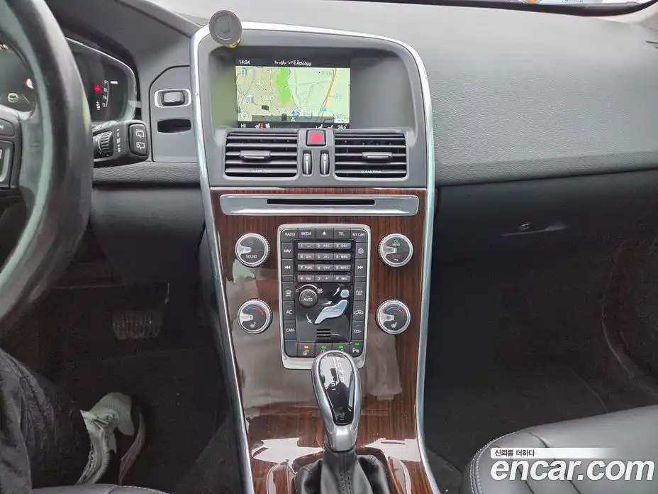 Volvo XC60 2016 2.0 гидро в Москве № 1422943, фото 14