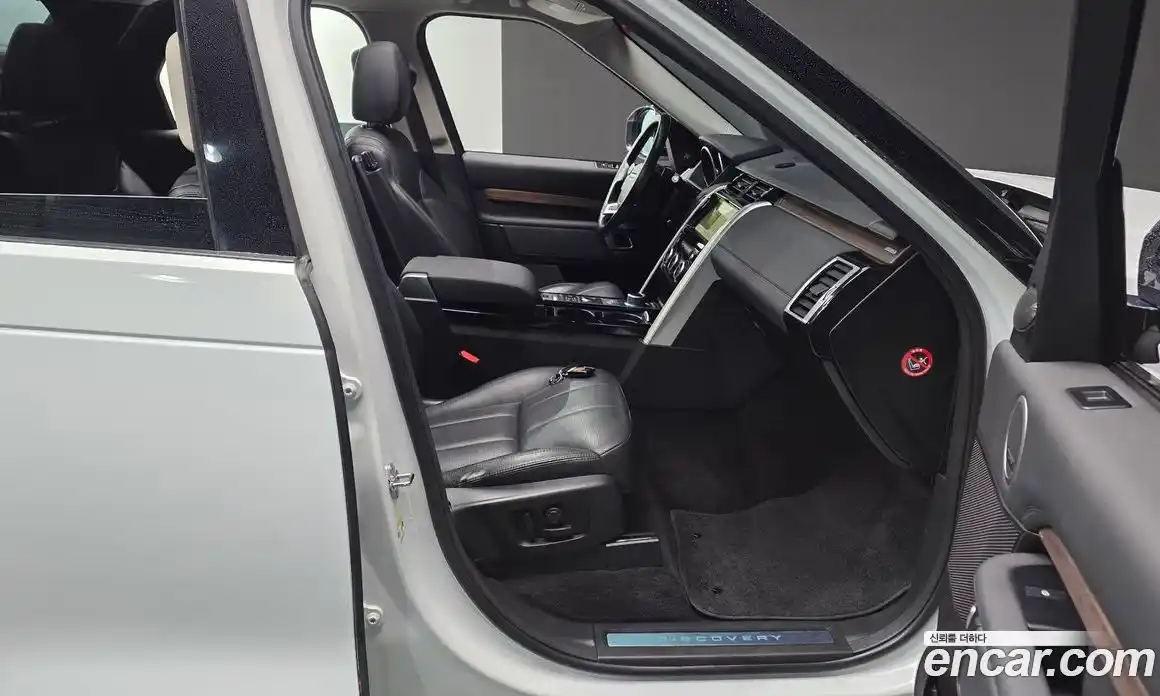 Land Rover Discovery 2017 3.0 гидро в Москве № 1423326, фото 11