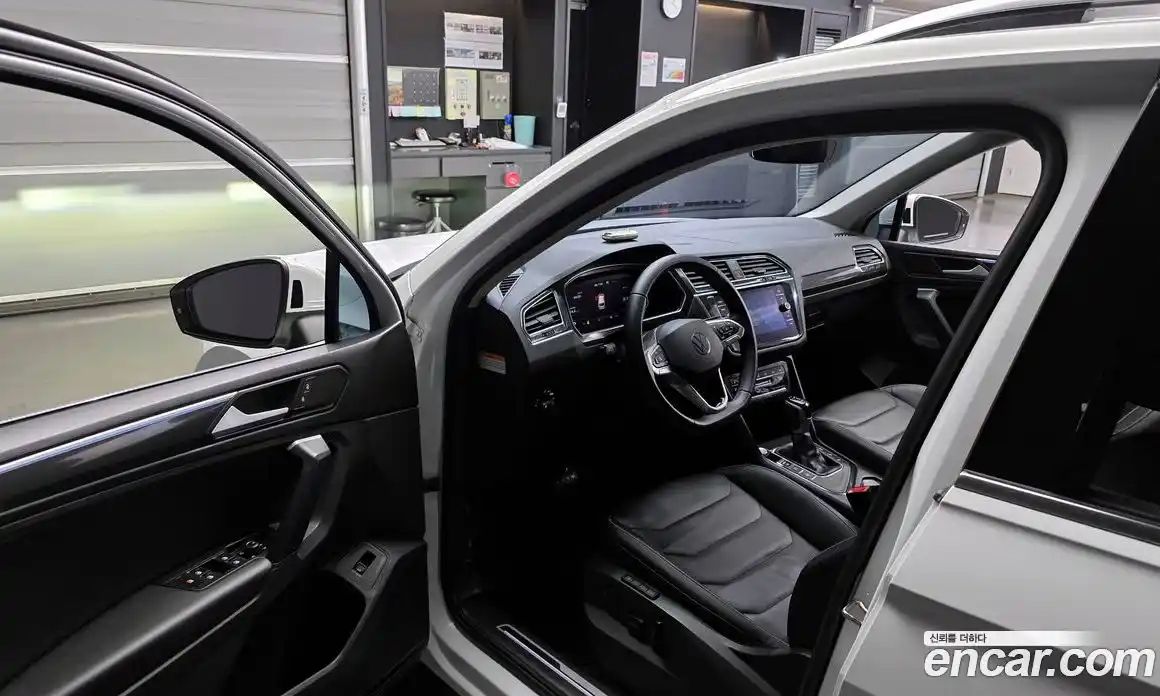 Volkswagen Tiguan 2023 2.0 гидро в Москве № 168604, фото 11