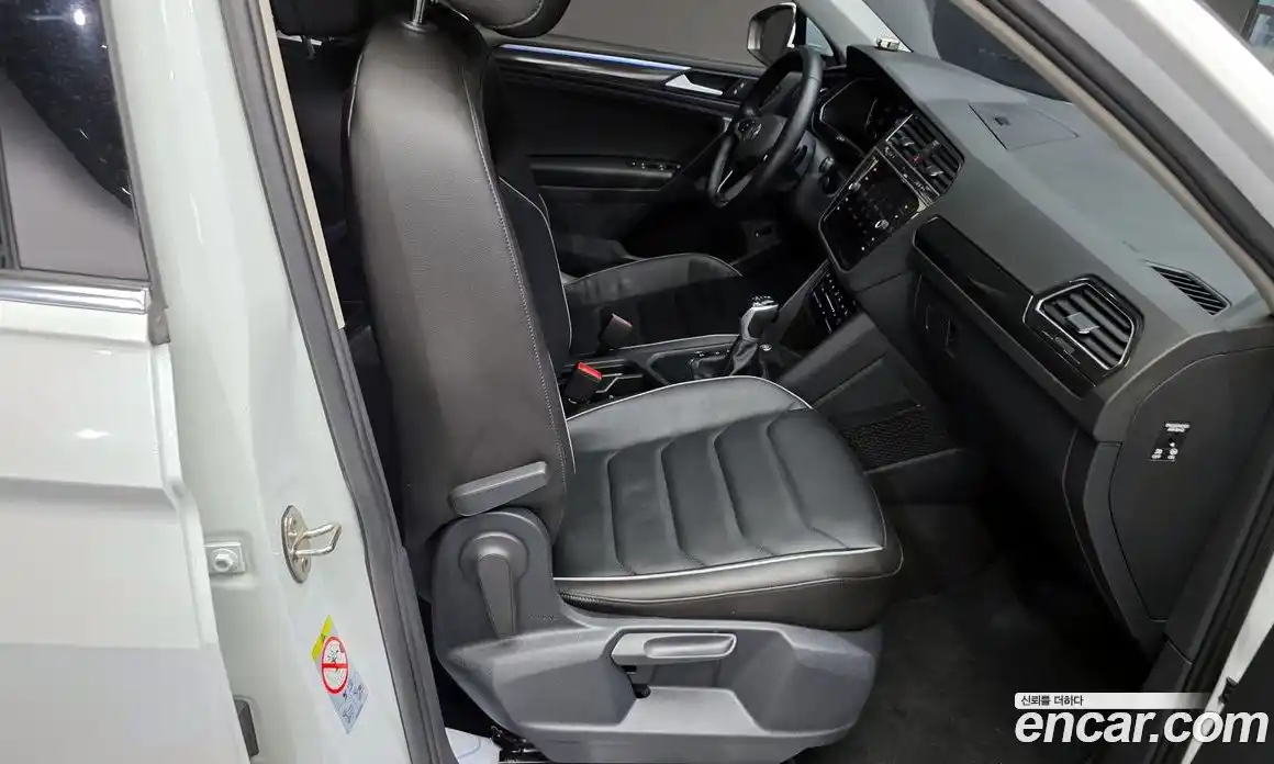 Volkswagen Tiguan 2023 2.0 гидро в Москве № 168604, фото 10