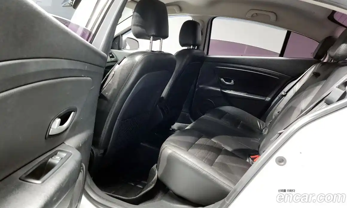 Renault SM3 2017 1.6 гидро в Москве № 1402824, фото 12