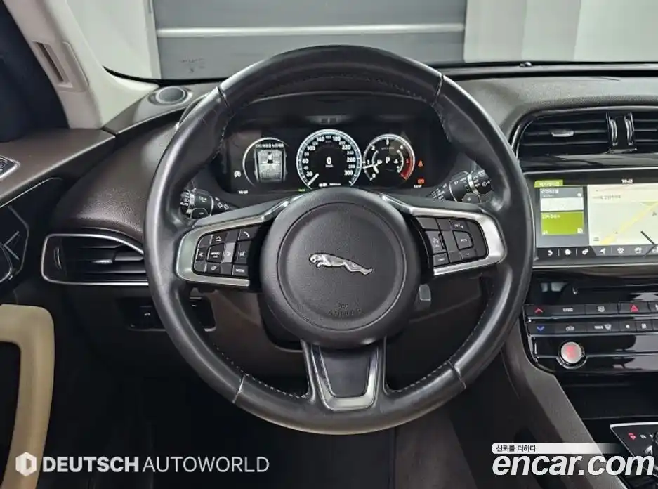 Jaguar F-Pace 2017 2.0 гидро в Москве № 1404800, фото 13