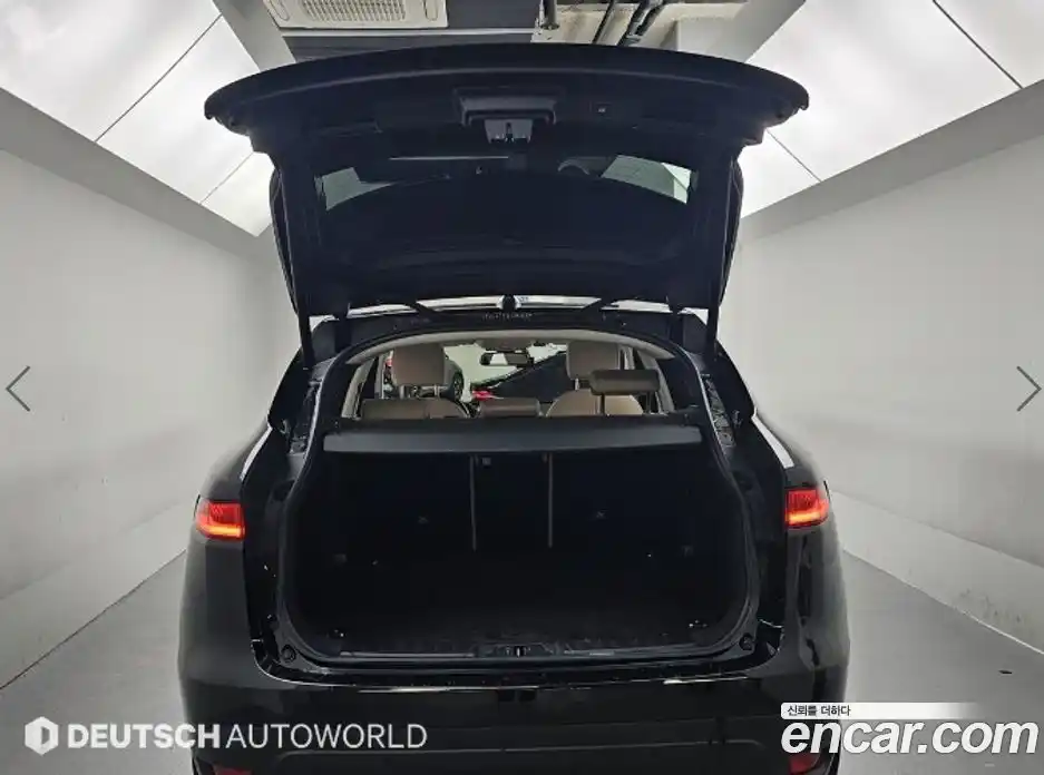 Jaguar F-Pace 2017 2.0 гидро в Москве № 1404800, фото 19