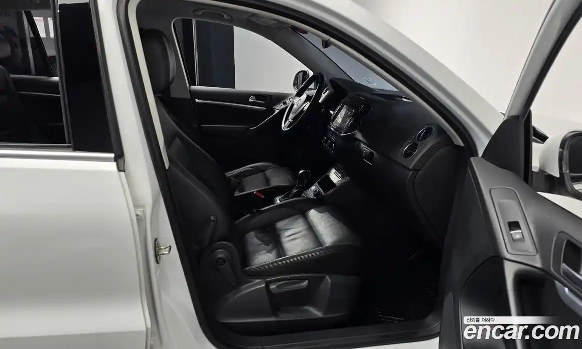 Volkswagen Tiguan 2014 2.0 гидро в Москве № 1405562, фото 11