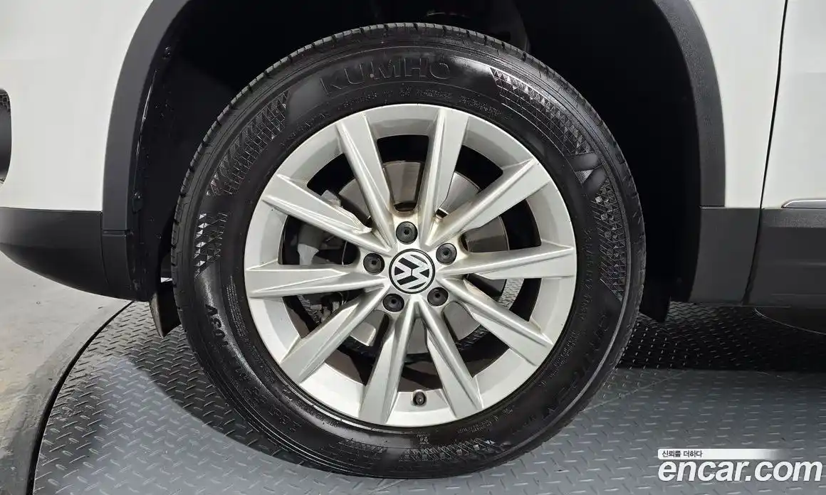 Volkswagen Tiguan 2014 2.0 гидро в Москве № 1405562, фото 5