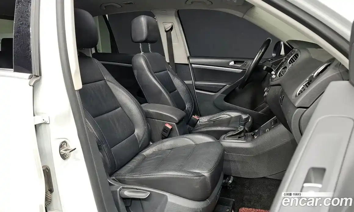 Volkswagen Tiguan 2015 2.0 гидро в Москве № 1405609, фото 11