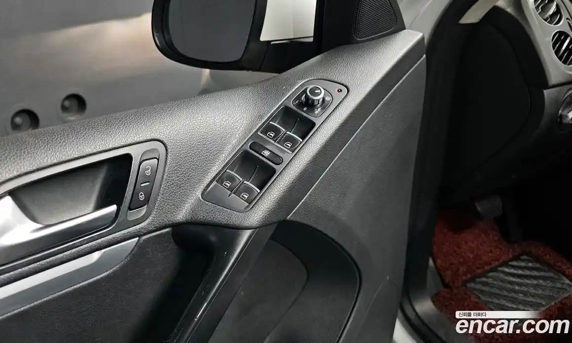 Volkswagen Tiguan 2015 2.0 гидро в Москве № 1405609, фото 13