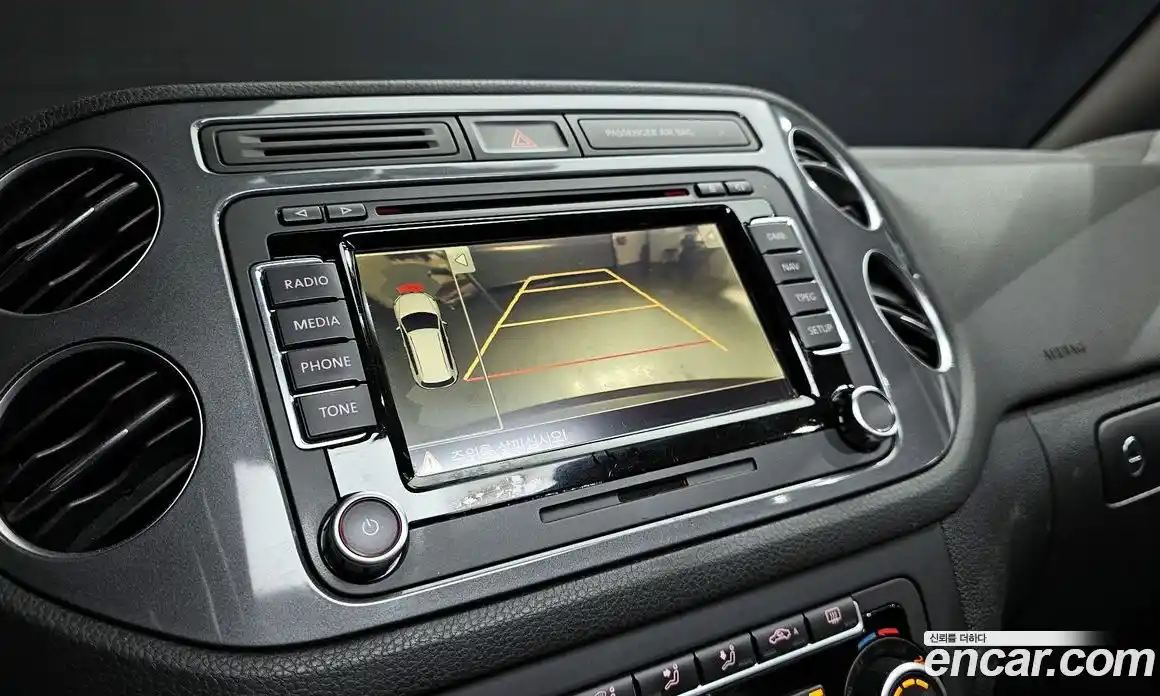 Volkswagen Tiguan 2015 2.0 гидро в Москве № 1405609, фото 17