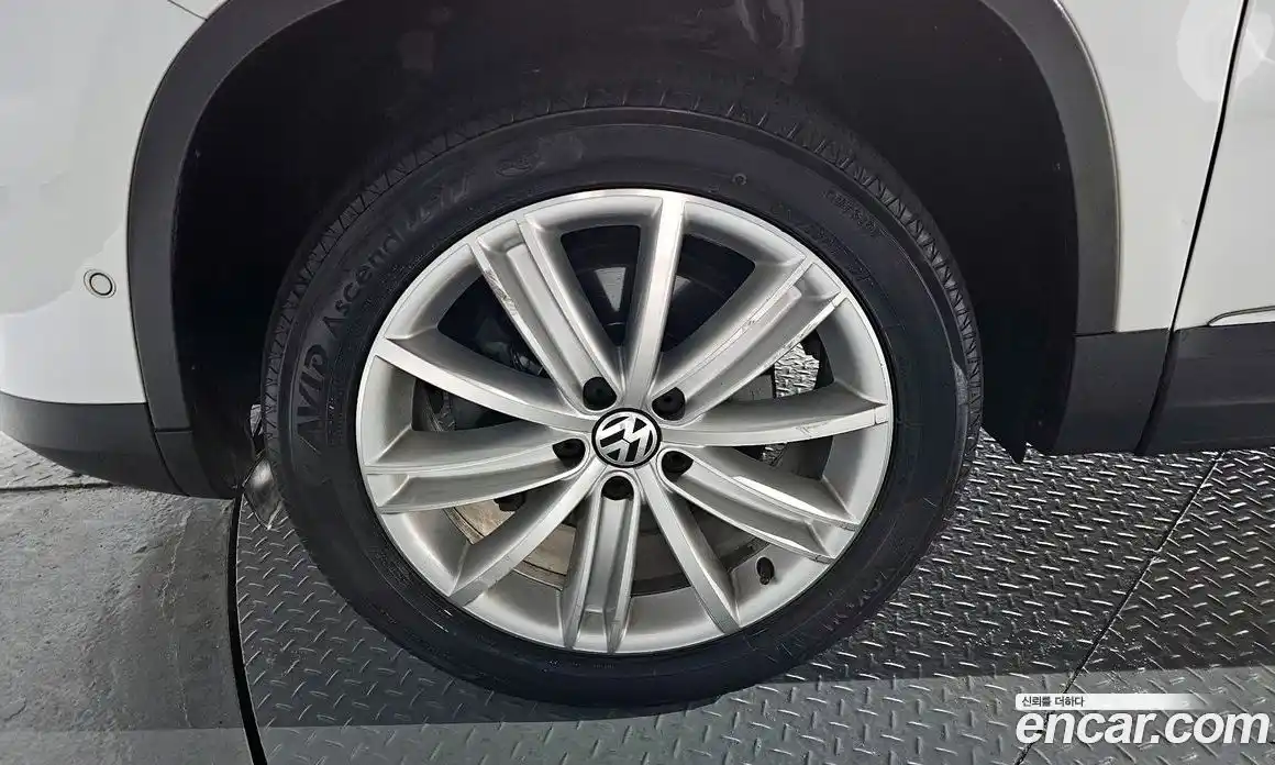 Volkswagen Tiguan 2015 2.0 гидро в Москве № 1405609, фото 5