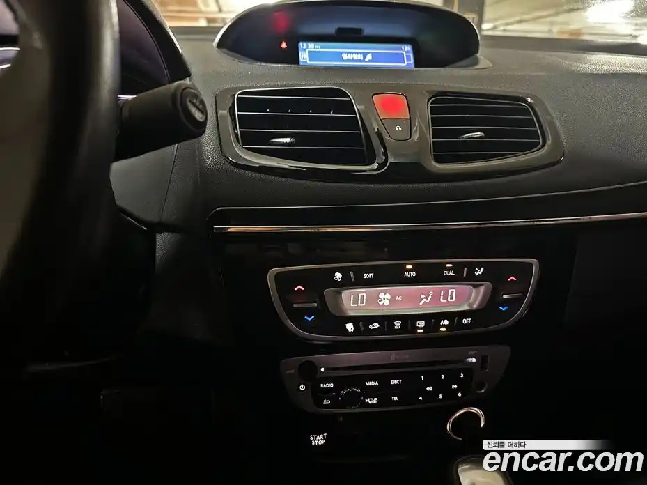 Renault SM3 2015 1.6 вариатор в Москве № 1421470, фото 18