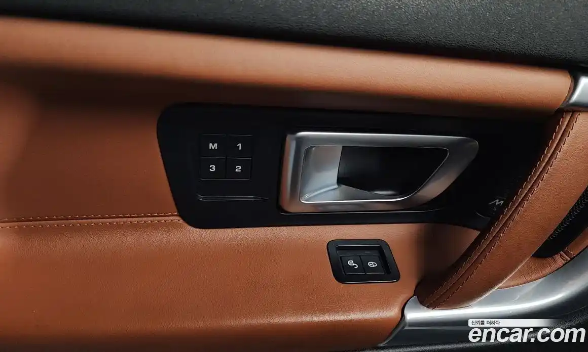 Land Rover Discovery Sport 2015 2.0 гидро в Москве № 1423312, фото 17