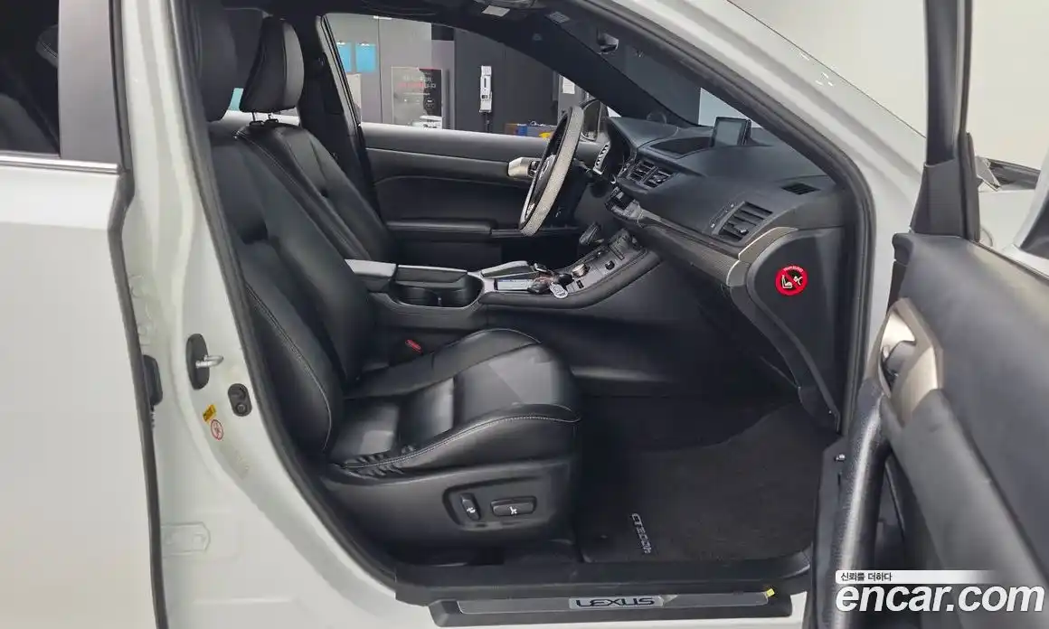 Lexus CT200h 2017 1.8 гидро в Москве № 1423979, фото 11
