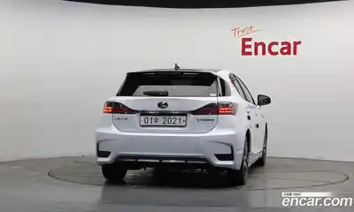 Lexus CT200h 2017 1.8 гидро в Москве № 1423979, миниатюра 4