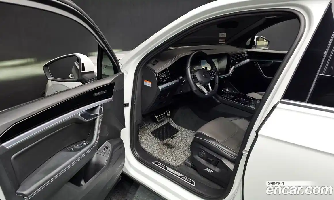 Volkswagen Touareg 2023 3.0 гидро в Москве № 199050, фото 10
