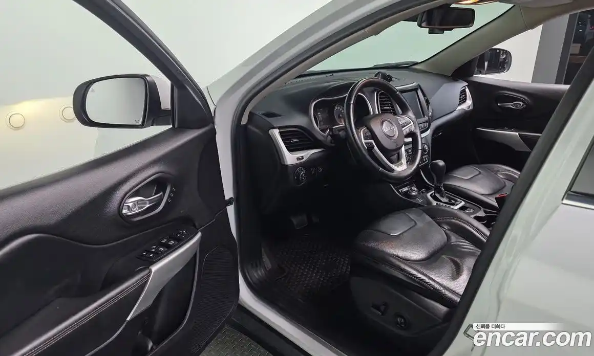 Jeep Cherokee 2018 2.2 гидро в Москве № 1405872, фото 11