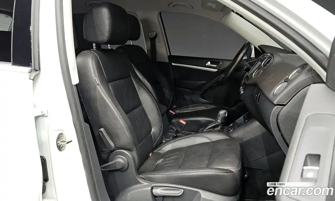Volkswagen Tiguan 2015 2.0 гидро в Москве № 1424082, фото 11