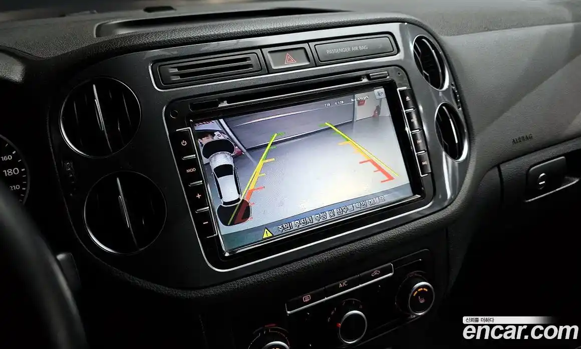 Volkswagen Tiguan 2015 2.0 гидро в Москве № 1424082, фото 17