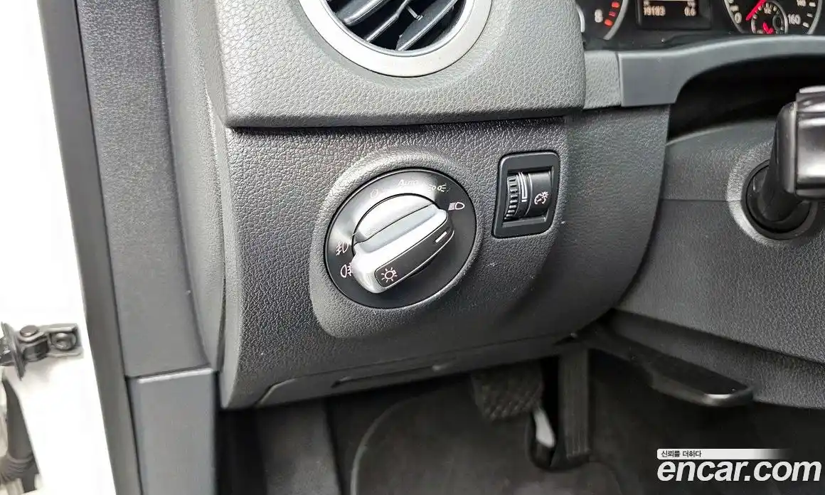 Volkswagen Tiguan 2011 2.0 гидро в Москве № 1424126, фото 19