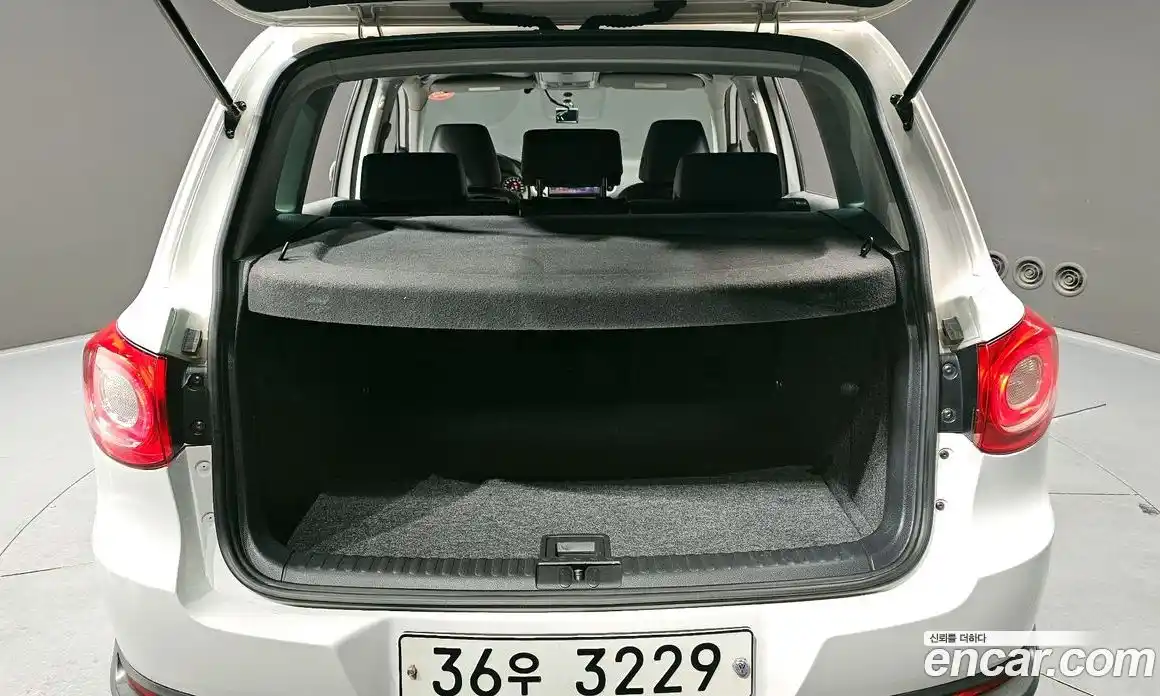 Volkswagen Tiguan 2011 2.0 гидро в Москве № 1424126, фото 20