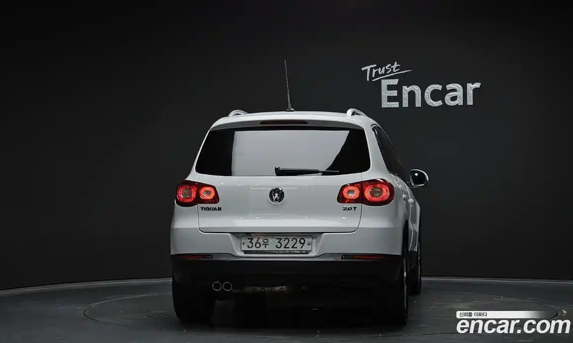 Volkswagen Tiguan 2011 2.0 гидро в Москве № 1424126, фото 4