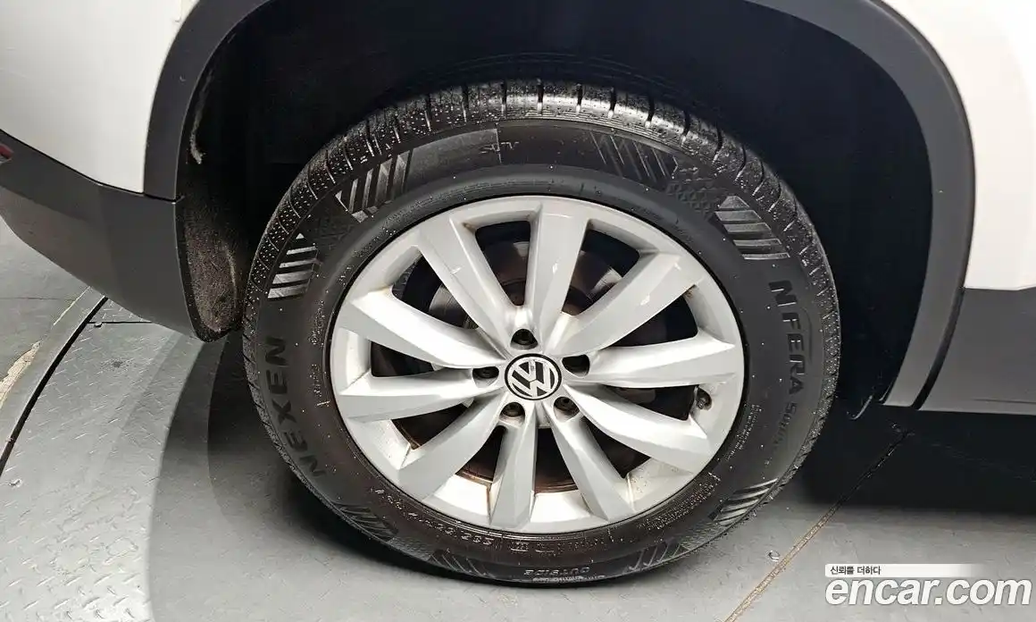 Volkswagen Tiguan 2011 2.0 гидро в Москве № 1424126, фото 5