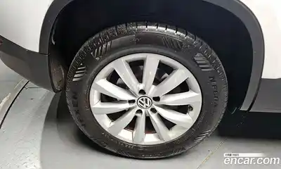 Volkswagen Tiguan 2011 2.0 гидро в Москве № 1424126, миниатюра 5