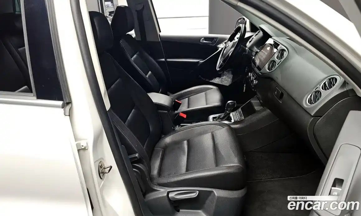 Volkswagen Tiguan 2011 2.0 гидро в Москве № 1424126, фото 10
