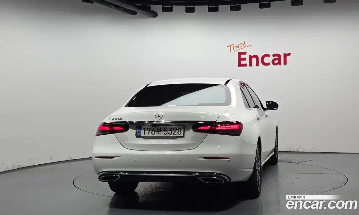 Mercedes-Benz E-Class 2021 2.0 гидро в Москве, фото 4