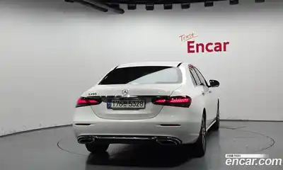 Mercedes-Benz E-Class 2021 2.0 гидро в Москве, миниатюра 4