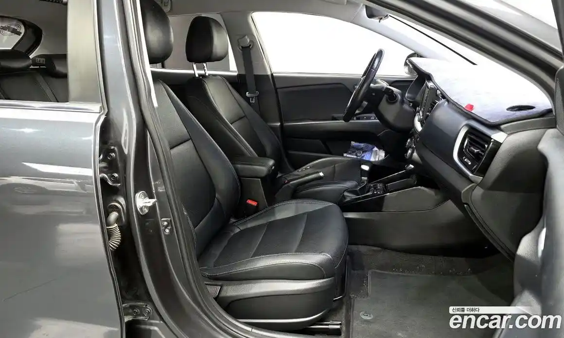 Kia Stonic 2017 1.6 гидро в Москве № 134370, фото 11