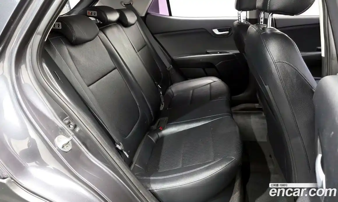 Kia Stonic 2017 1.6 гидро в Москве № 134370, фото 12
