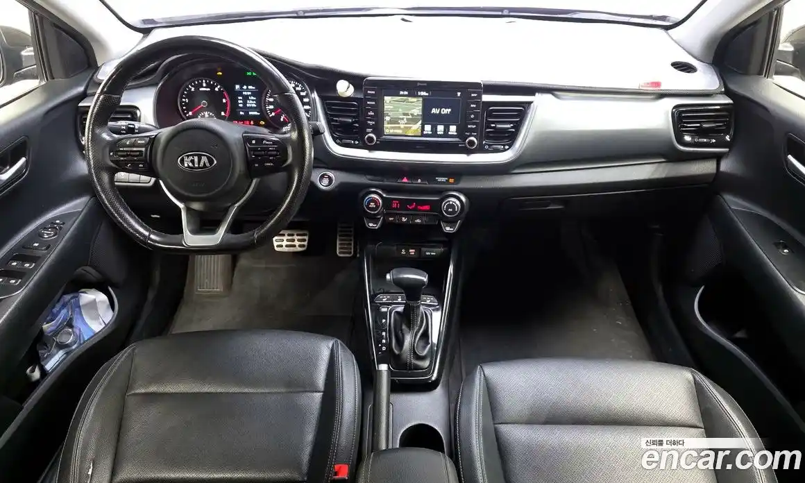 Kia Stonic 2017 1.6 гидро в Москве № 134370, фото 7