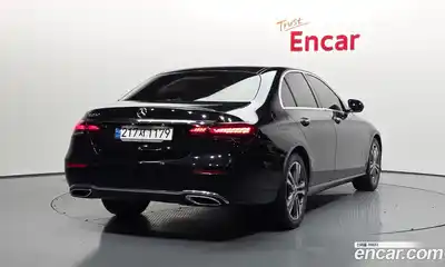 Mercedes-Benz E-Class 2023 2.0 гидро в Москве № 1403296, миниатюра 2
