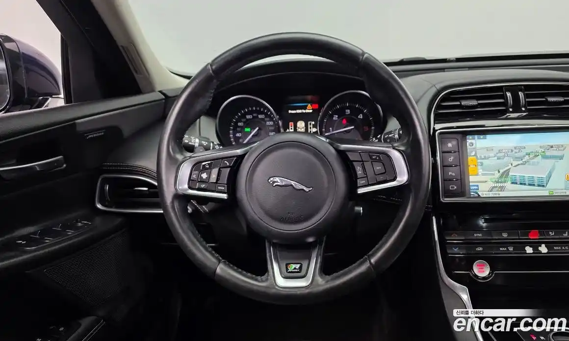 Jaguar XE 2016 2.0 гидро в Москве № 1403866, фото 13
