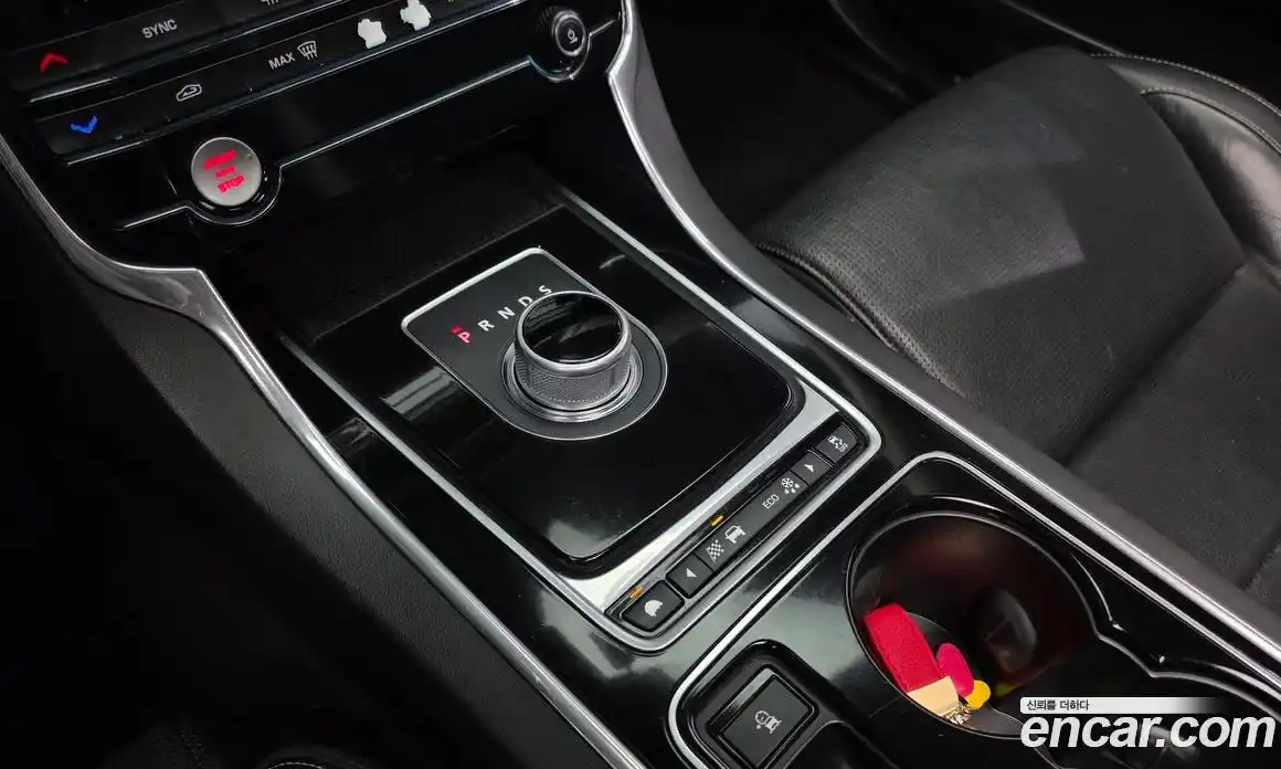 Jaguar XE 2016 2.0 гидро в Москве № 1403866, фото 9