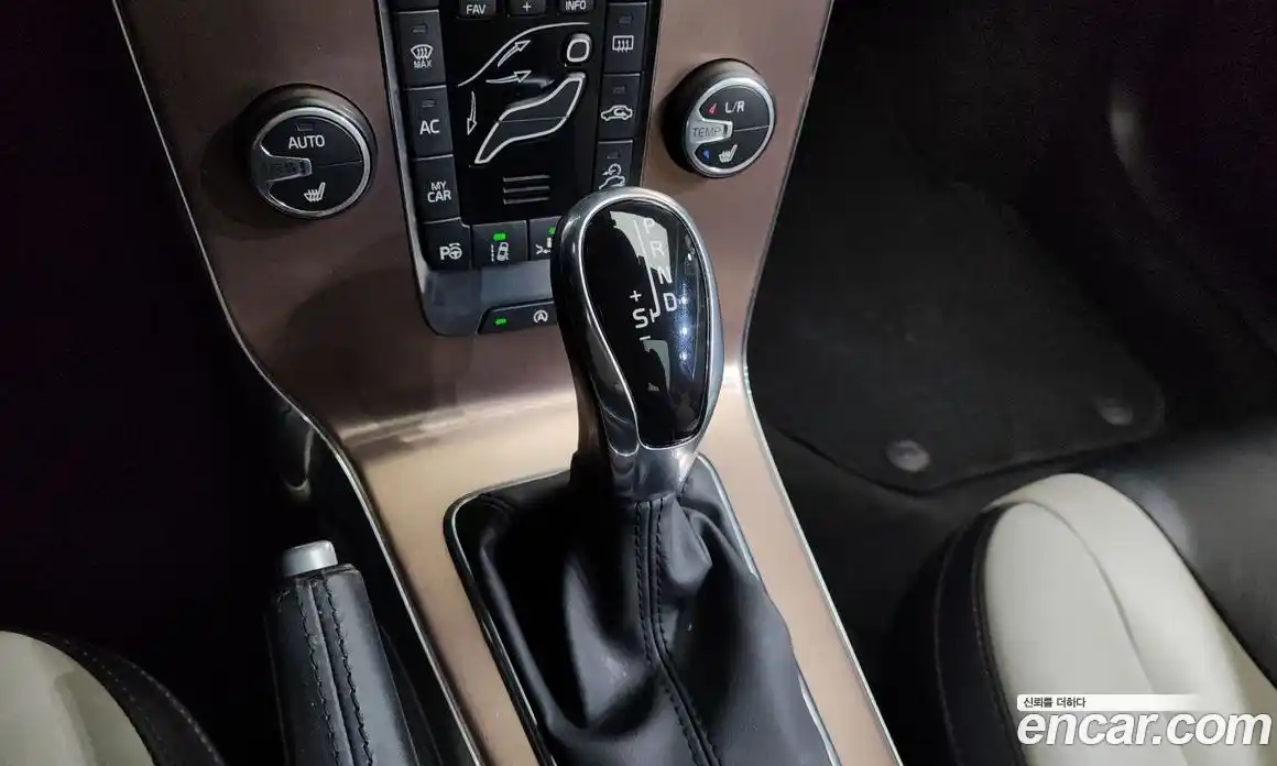 Volvo V40 2016 2.0 гидро в Москве № 1404641, фото 9