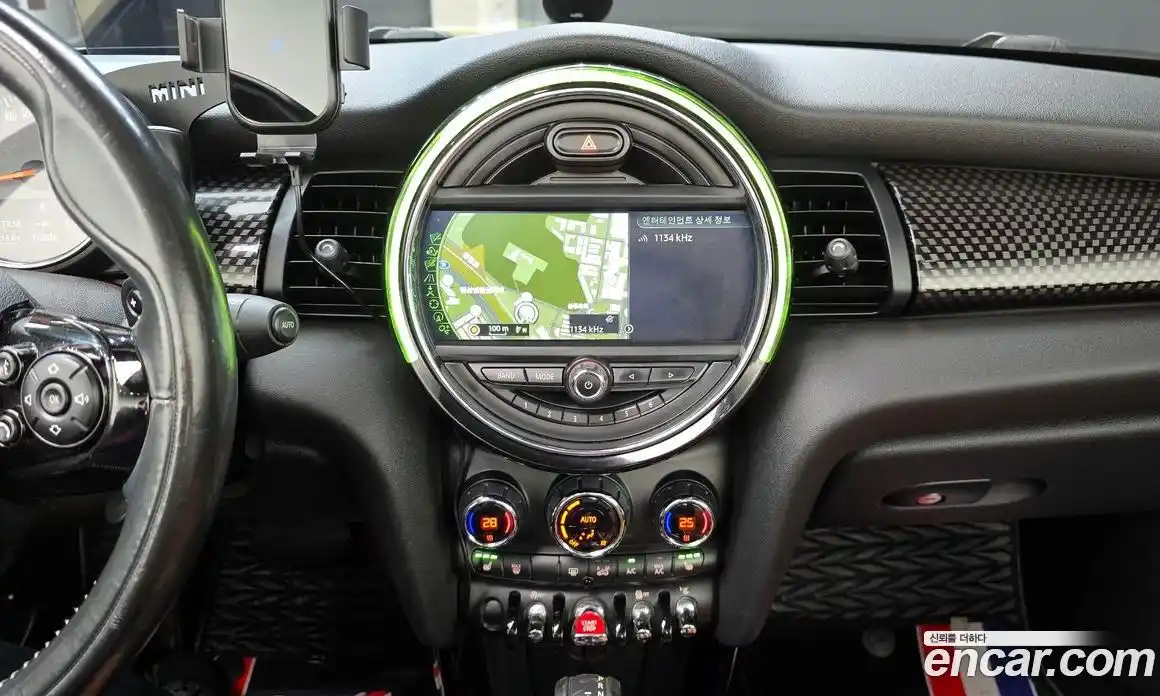 Mini Cooper Convertible 2016 2.0 гидро в Москве № 1405214, фото 18